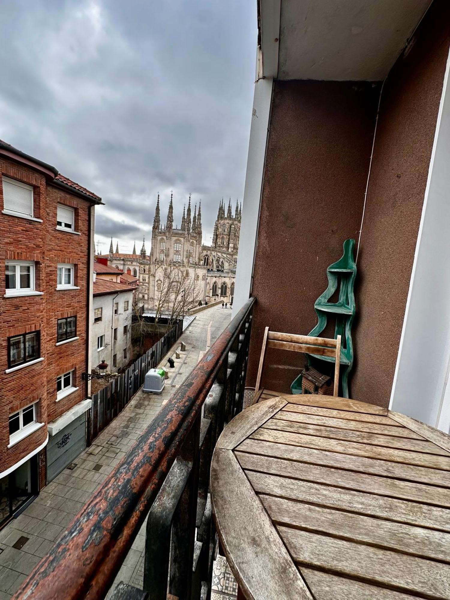 Atuaire Home Vista Catedral De Burgos Luaran gambar